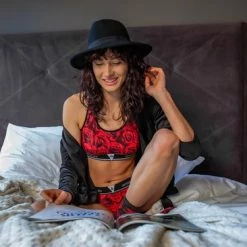 Goedkoop ⌛ Sock My Feet Untouched Underwear Lingerie Set Romantic Roses Top L + Undie S - Beugelloze Bh - Beugelloos - Dames Geschenkset - Dames Cadeautips ✔️ -Goedkope badmode winkel 550x366 8