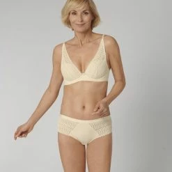 Beste Pirce ⭐ Triumph Aura Spotlight Maxi Slip - 42 - Creme 🎁 -Goedkope badmode winkel 550x608 4