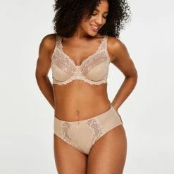 Goedkoop ⌛ Hunkemöller Niet Voorgevormde Beugel Bh Diva - Maat F85 ✨ -Goedkope badmode winkel 550x660 228