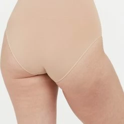Beste Pirce β€οΈ Spanx EcoCare Seamless Shaping - Brief - Kleur Beige - Maat S π 10 Beste Pirce β€οΈ Spanx EcoCare Seamless Shaping - Brief - Kleur Beige - Maat S π -Goedkope badmode winkel 550x744 2